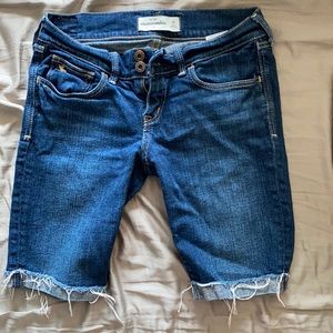 Bermuda denim shorts by Abercrombie kids. Size 16